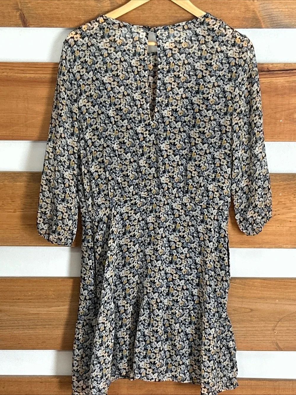 Abercrombie & Fitch Size Large Floral Sheer Knee Length Dress with Solid Lining
